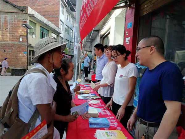 赶场律师进恒合 酷夏送法暖人心