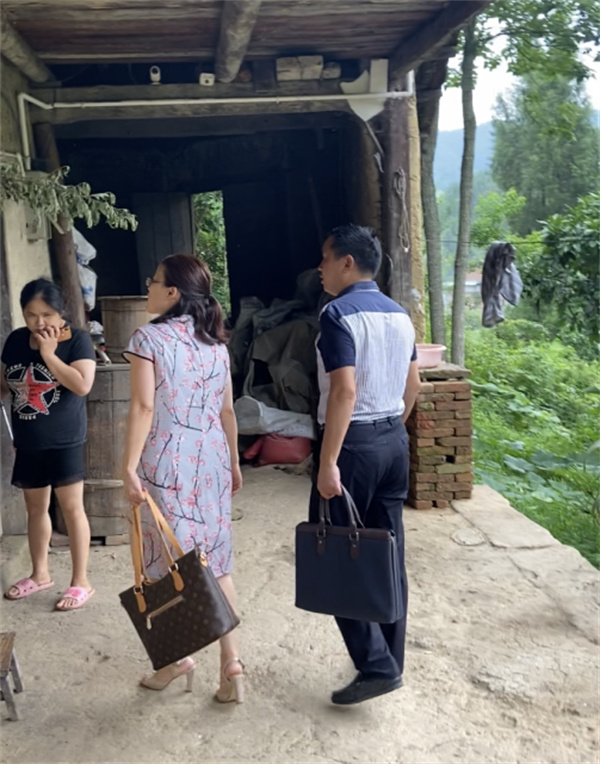七一献礼:律师赶场赴深山 助力脱贫调解忙