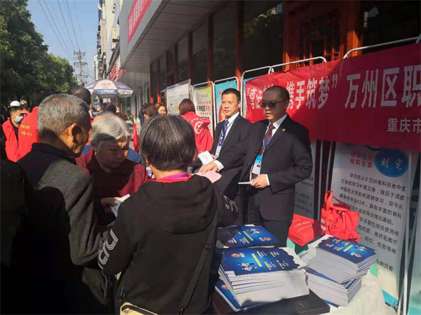 五桥派出所及驻所调解律师与多部门联合开展“从小事做起,从现在做起”新时代文明实践志愿活动
