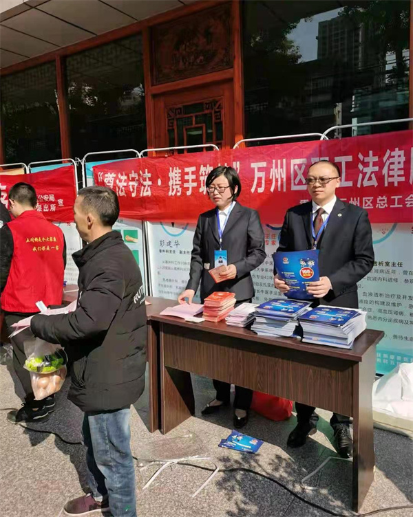 五桥派出所及驻所调解律师与多部门联合开展“从小事做起,从现在做起”新时代文明实践志愿活动