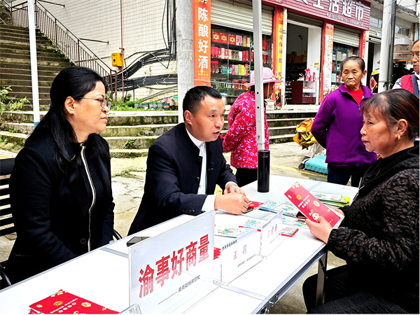 赶场律师联合万州区总工会开展“渝事好商量 ——委员赶场帮你忙”服务为民活动