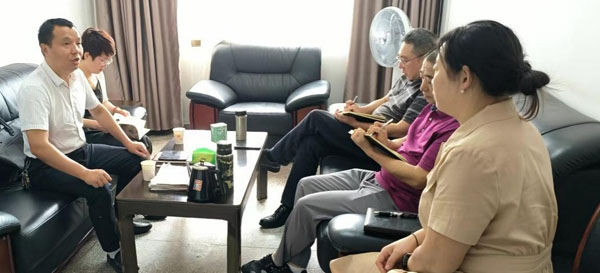 秋风送爽 法治护航——新盟律师在万州区长滩镇、梨树乡开展法治宣传和法律服务活动