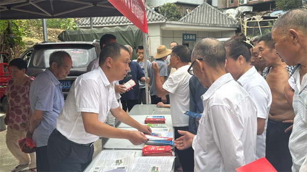 法暖乡野 爱润童心 -新盟律师在万州区燕山乡开展公益普法宣传活动